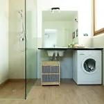 Дом отдыха La 2 - Elegant And Cozy With Free Parking And A C *