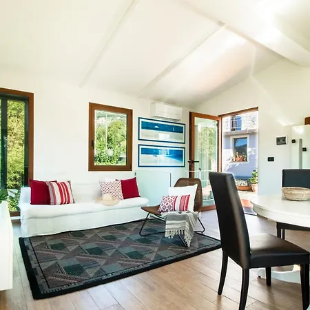La 2 - Elegant And Cozy With Free Parking And A C Ferienhaus *