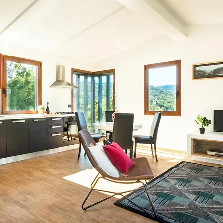 La 2 - Elegant And Cozy With Free Parking And A C Ferienhaus