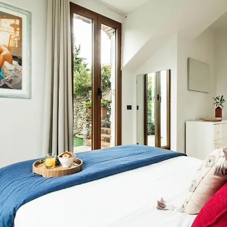 La 2 - Elegant And Cozy With Free Parking And A C Hébergement de vacances *