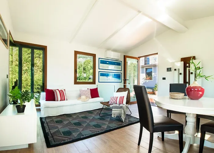 La 2 - Elegant And Cozy With Free Parking And A C 펜션 *