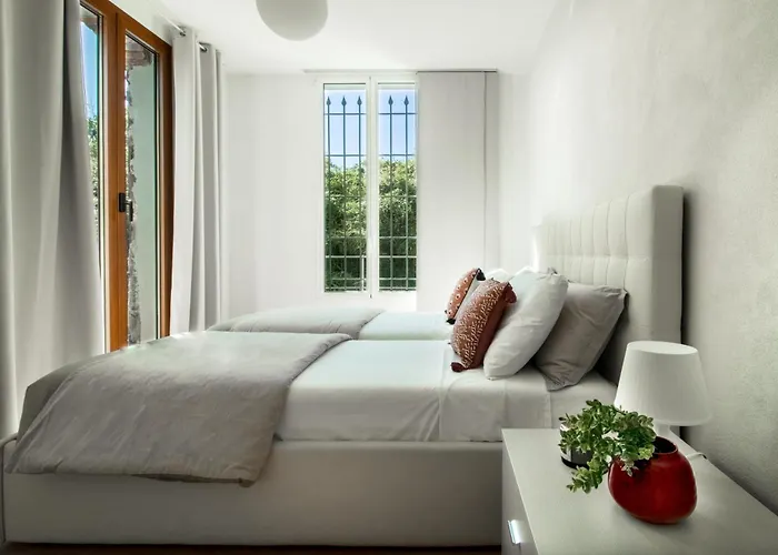 La 2 - Elegant And Cozy With Free Parking And A C 라팔로