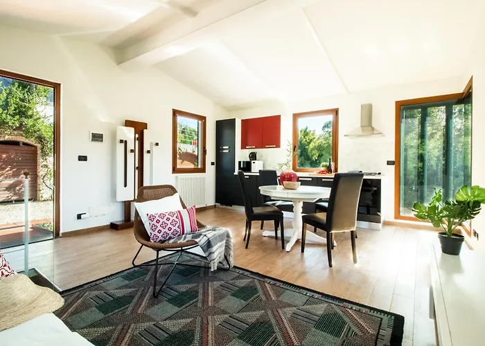 La 2 - Elegant And Cozy With Free Parking And A C 펜션 라팔로